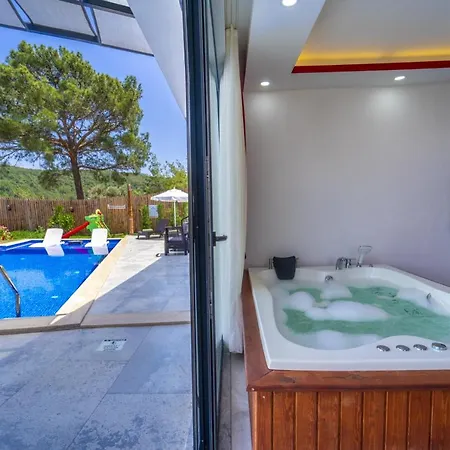 Villa Luxury With Jacuzzi In Kas